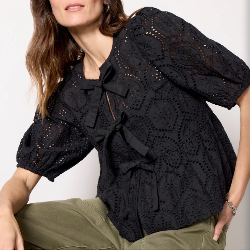 Evereve Elsie Black Eyelet Tie Front Cotton Balloon  Sleeve Blouse Small Loose